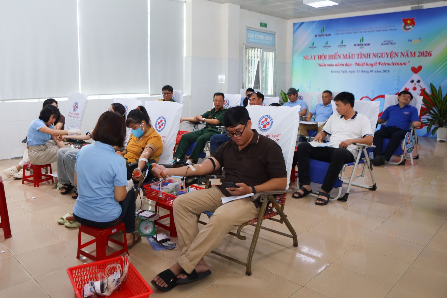 Sáng ngày 13/9, đông đảo CBCNV các đơn vị thuộc PETROVIETNAM tại Quảng Ngãi đã tham gia “Ngày hội hiến máu tình nguyện năm 2026”.