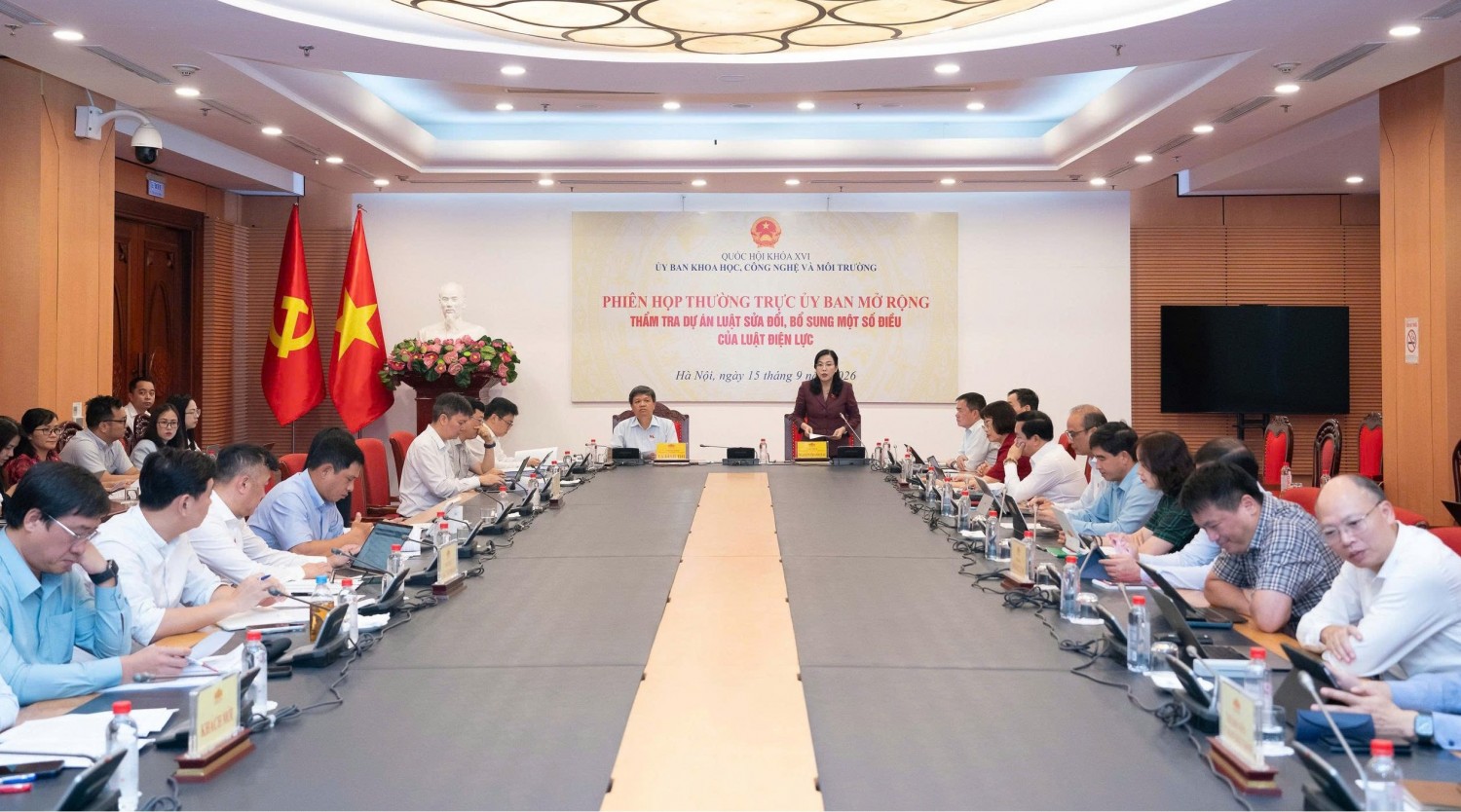Quang cảnh phiên họp