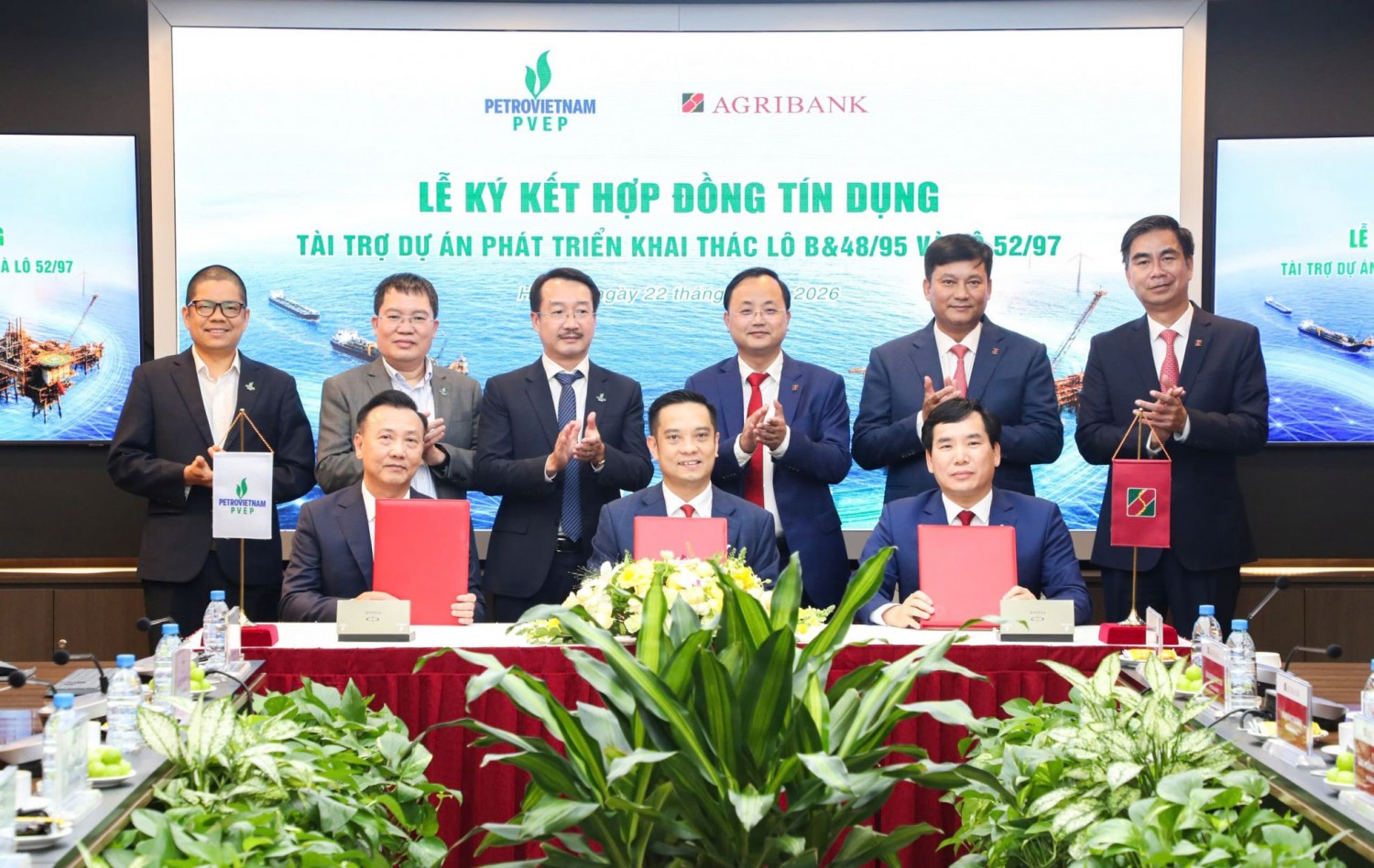 Đại diện PVEP và Agribank ký kết hợp đồng tín dụng.
