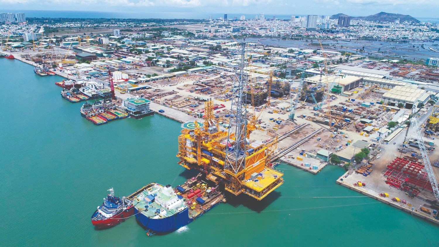 PETROVIETNAM mở rộng từ hoạt động dầu khí sang các lĩnh vực công nghiệp - năng lượng dịch vụ kỹ thuật cao.