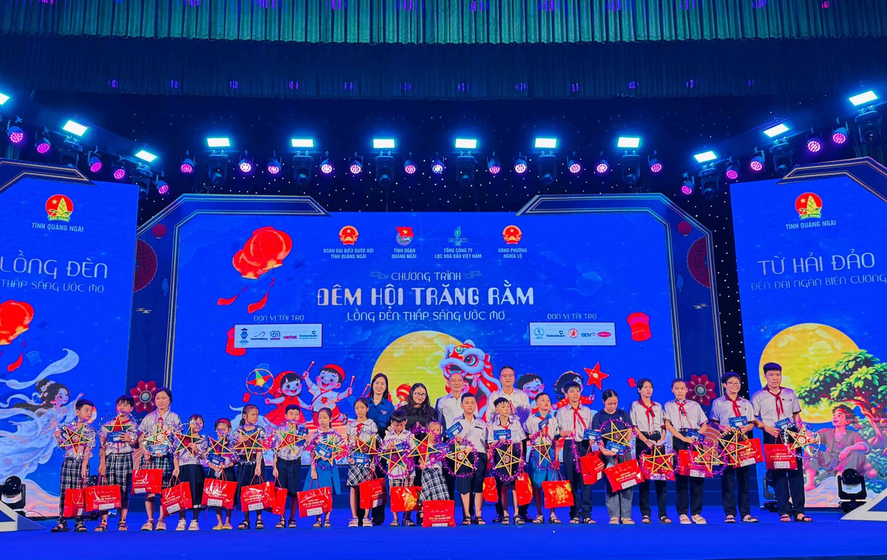 BSR phối hợp cùng Đoàn Đại biểu Quốc hội tỉnh Quảng Ngãi, Tỉnh đoàn Quảng Ngãi và UBND Phường Nghĩa Lộ tổ chức Đêm hội Trăng rằm, trao quà và học bổng cho các em thiếu nhi.