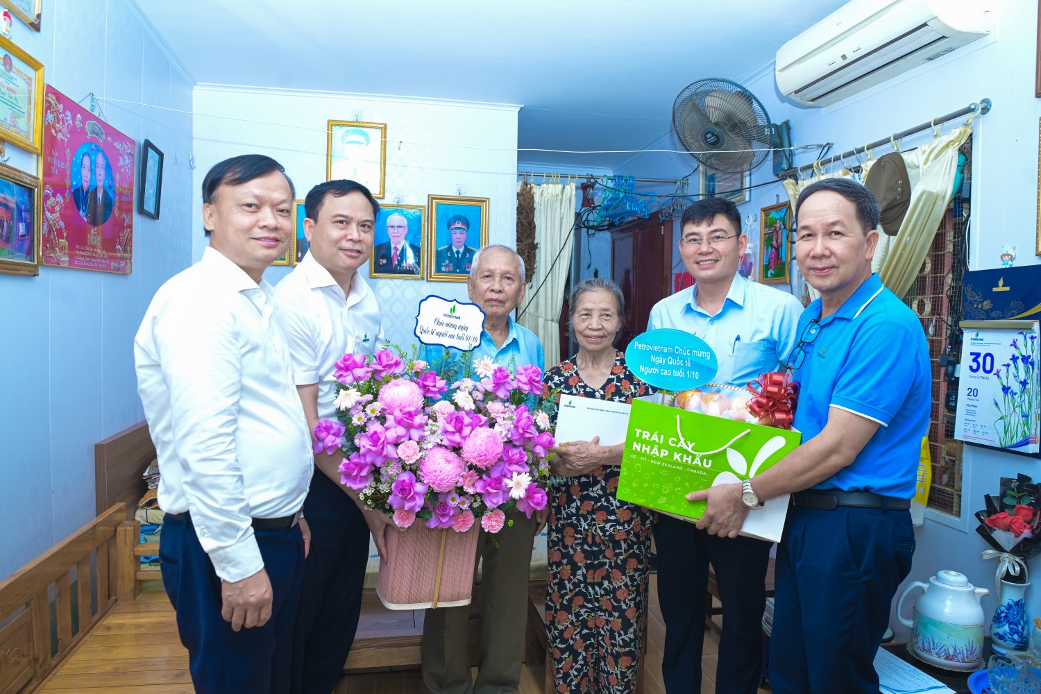 Đoàn công tác đến thăm ông Nguyễn Khắc Bảy, Ủy viên Ban LLHT Bộ máy Quản lý và Điều hành PETROVIETNAM.