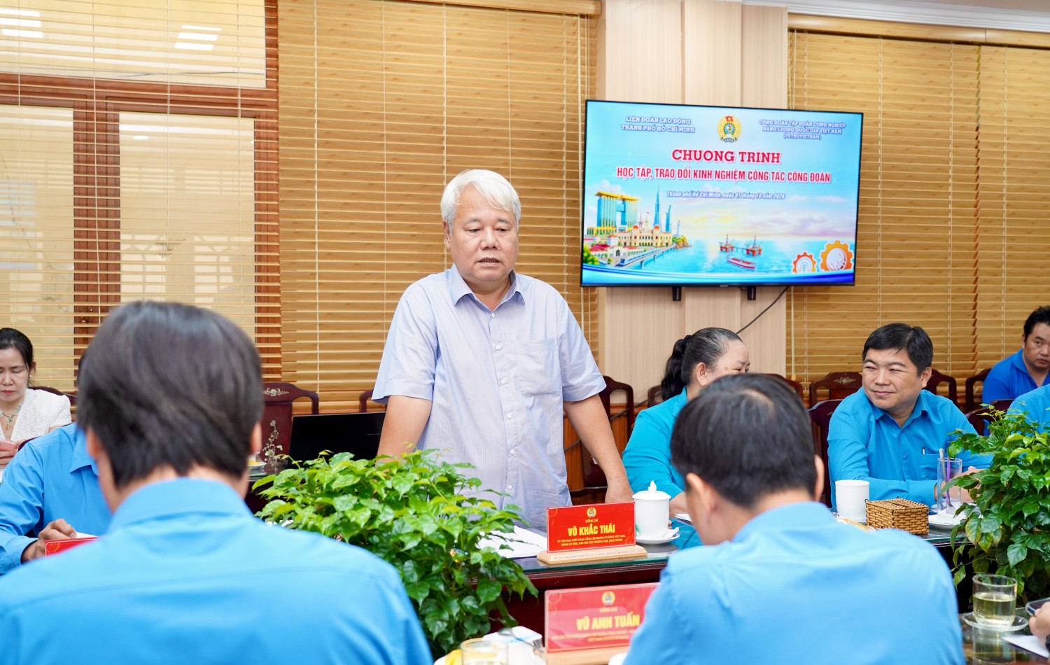 Ông Võ Khắc Thái, Phó Chủ tịch Thường trực LĐLĐ TP.HCM, phát biểu tại buổi làm việc