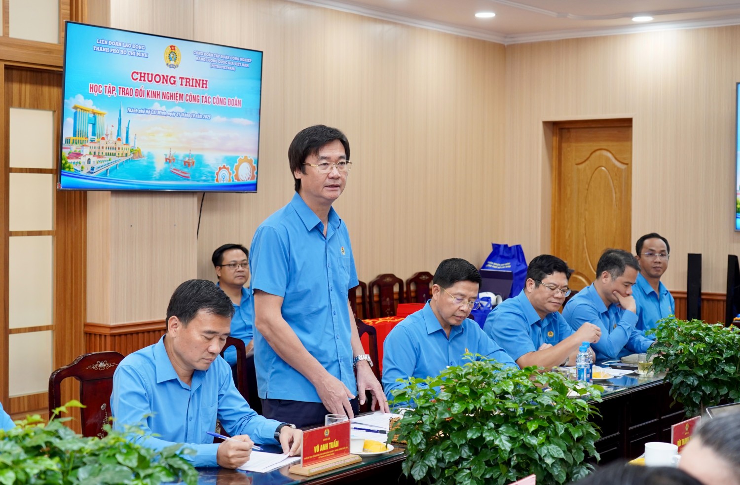 Ông Nguyễn Mạnh Kha, Chủ tịch Công đoàn Petrovietnam, phát biểu tại buổi làm việc