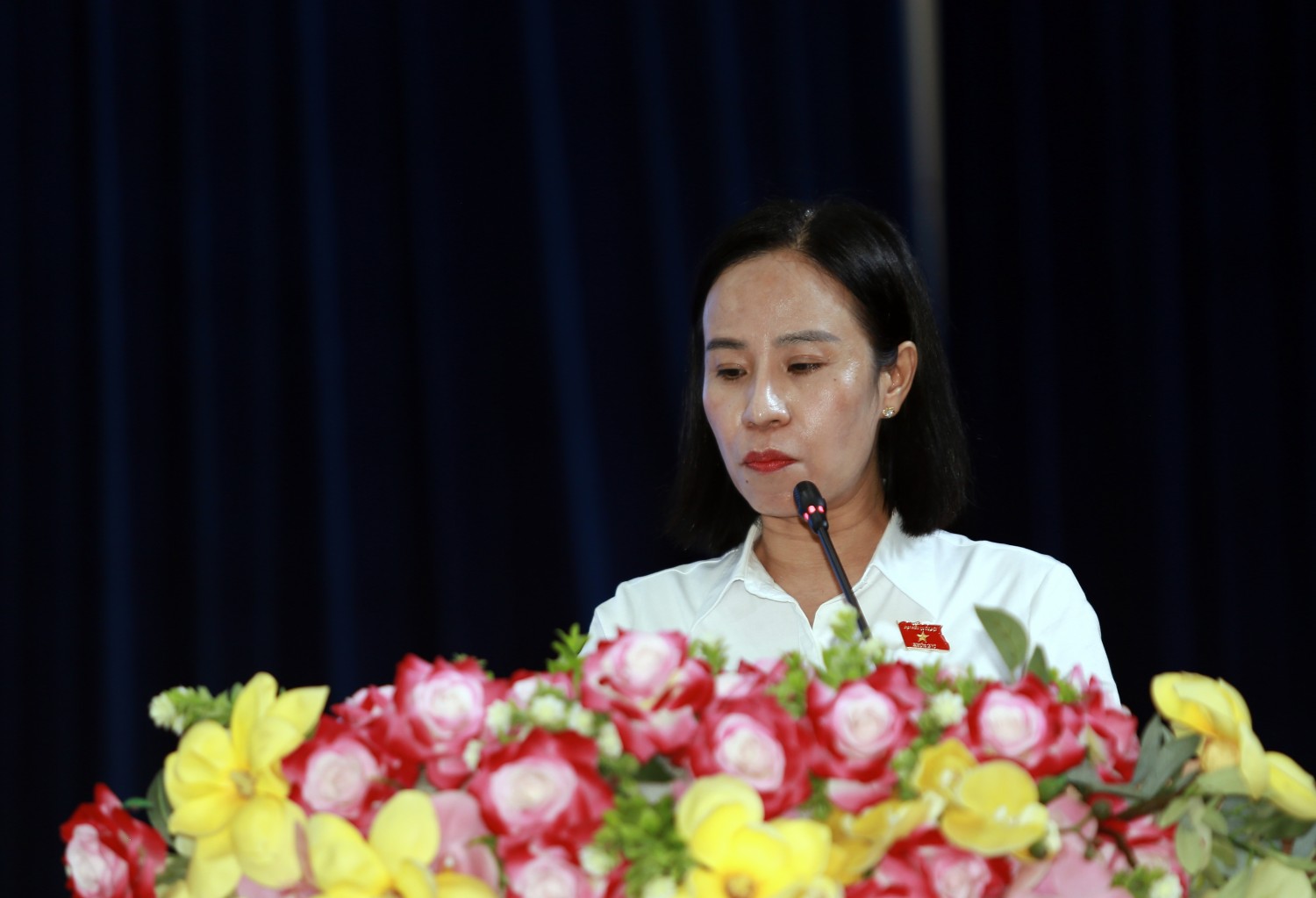 ĐBQH Võ Ngọc Thanh Trúc thông báo trả lời kiến nghị cử tri tại đợt tiếp xúc cử tri trước kỳ họp thứ nhất, Quốc hội khóa XVI.