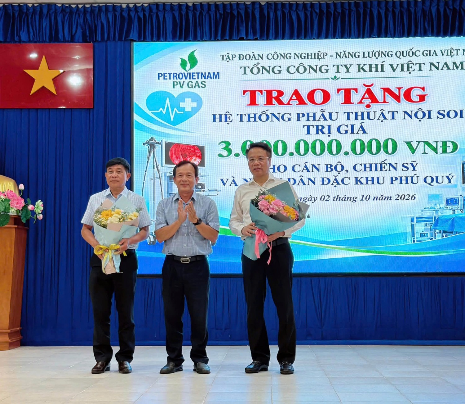 Đại diện Trung tâm Y tế Quân dân y Đặc khu Phú Quý trân trọng cảm ơn sự đồng hành, hỗ trợ của PV GAS.