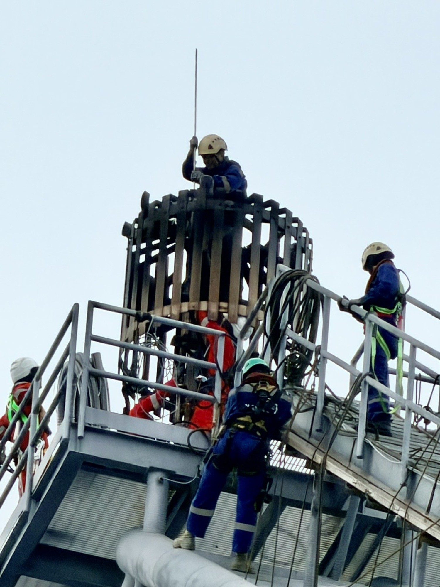 Kiểm tra bộ đánh lửa flare tại giàn đầu giếng Mộc Tinh