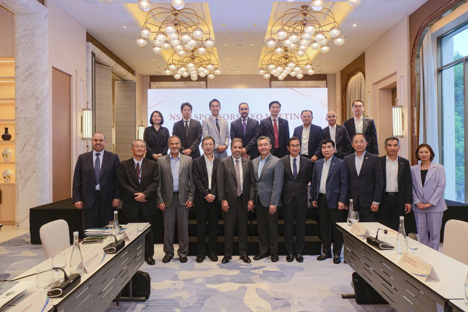 Senior executives of the sponsors, NSRP’s management and representatives of PETROVIETNAM’s relevant divisions attending the meeting.