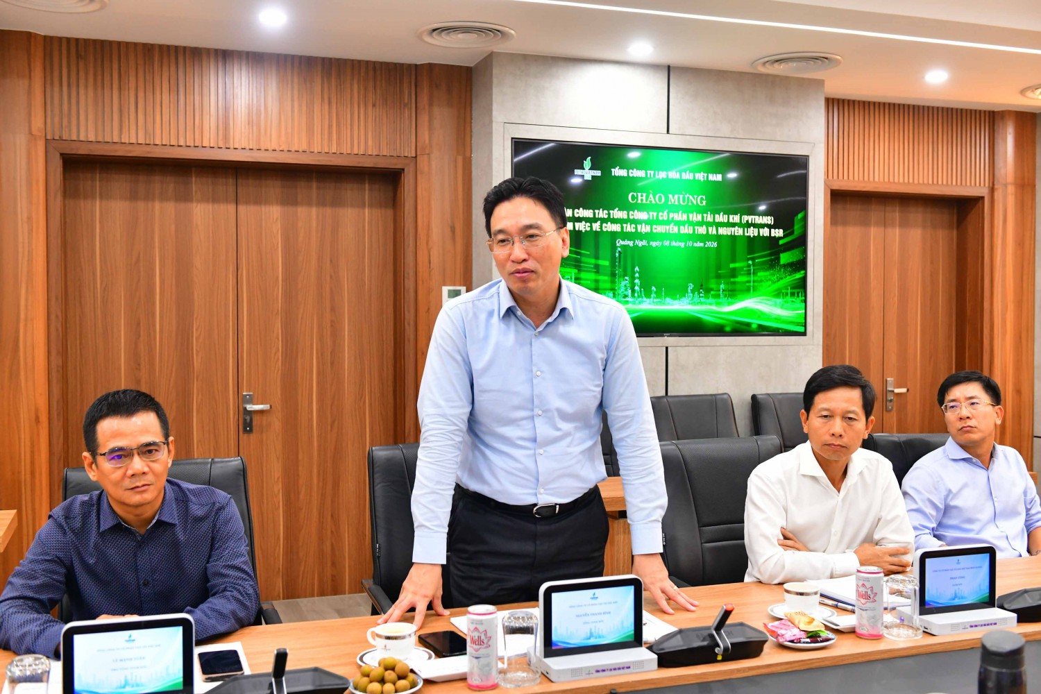 Ông Nguyễn Thanh Bình, Tổng Giám đốc PVTrans trao đổi về định hướng hợp tác giữa hai đơn vị trong thời gian tới.