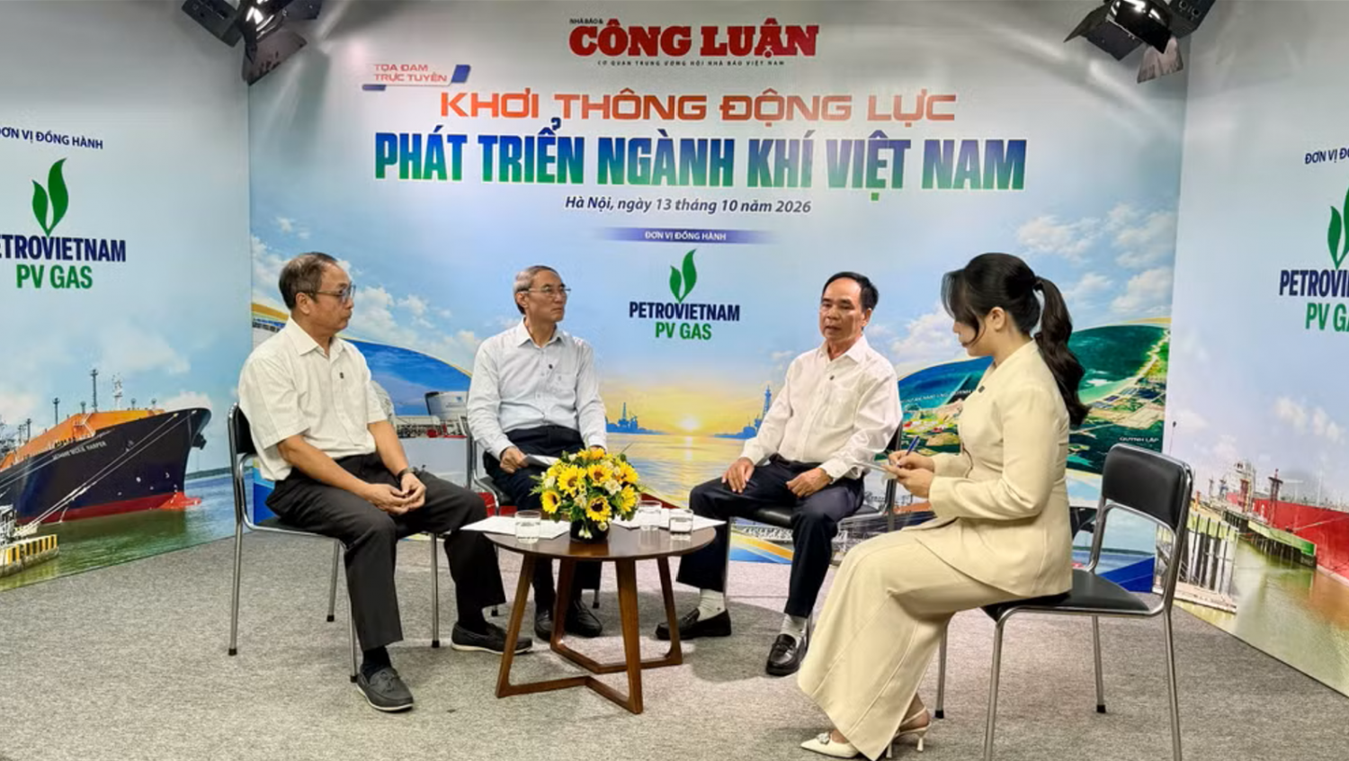 Tọa đàm trực tuyến “Khơi thông động lực phát triển ngành khí Việt Nam” do Báo Nhà báo và Công luận tổ chức. (Ảnh: Congluan)