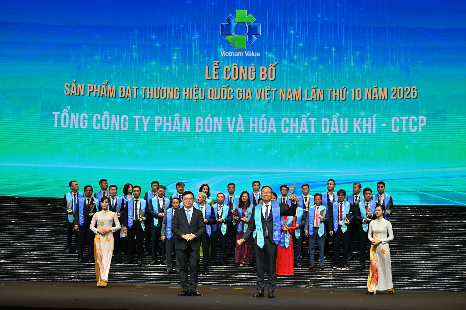 Ông Phan Công Thành - Tổng Giám đốc Tổng công ty Phân bón và Hóa chất Dầu khí (PVFCCo - Phú Mỹ) đại diện đơn vị nhận vinh danh tại sự kiện.