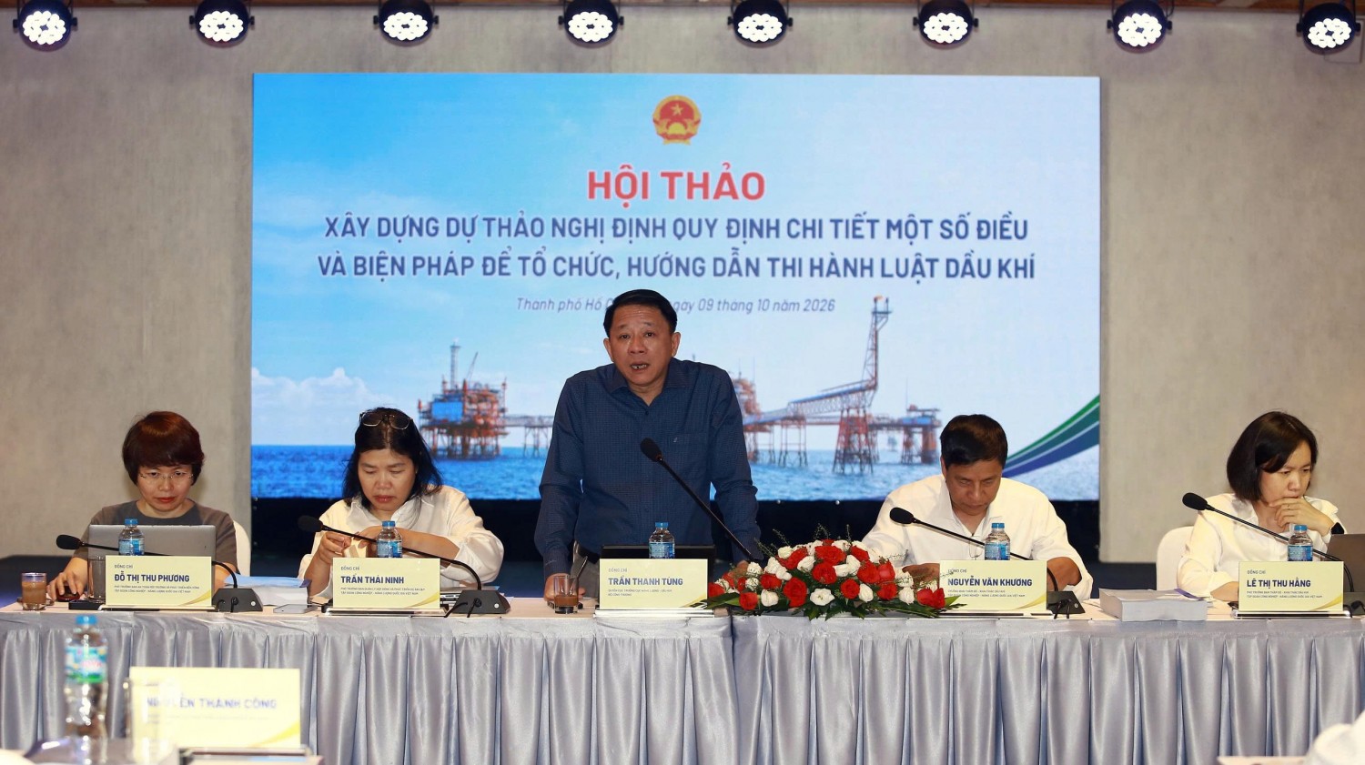 Ông Trần Thanh Tùng, Quyền Cục trưởng Cục Năng lượng - Dầu khí (Bộ Công Thương) chủ trì Hội thảo.