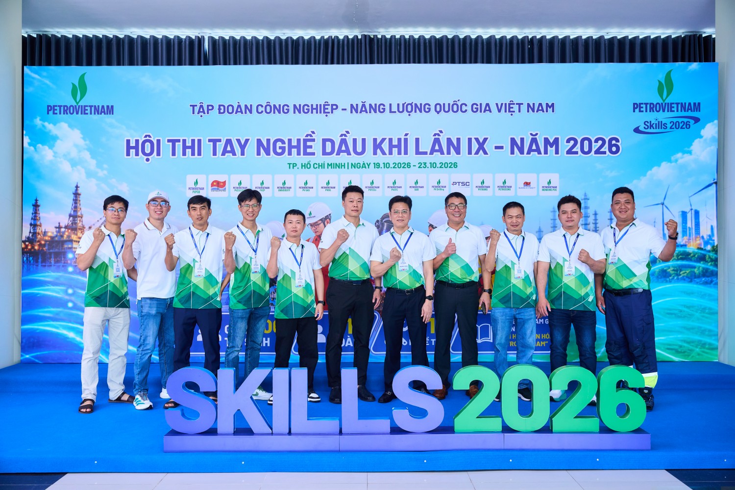 Với sự tham gia của đông đảo thí sinh đến từ nhiều đơn vị, Hội thi không chỉ là sân chơi tranh tài, giao lưu, học hỏi mà còn là dịp tăng cường sự gắn kết, lan tỏa tinh thần đoàn kết và những giá trị văn hóa PETROVIETNAM.