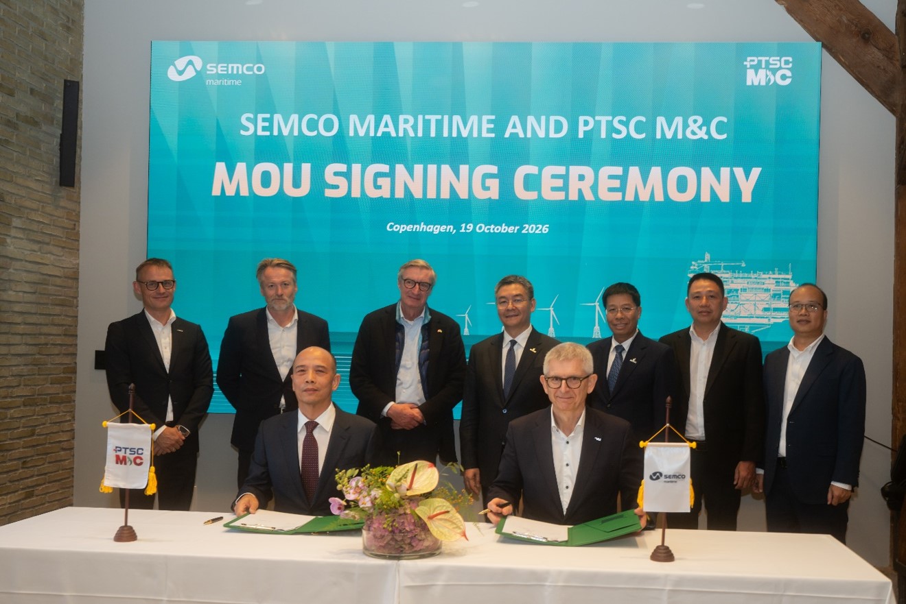 Lãnh đạo PETROVIETNAM chứng kiến lễ ký thỏa thuận hợp tác giữa PTSC M&C và Semco Maritime.