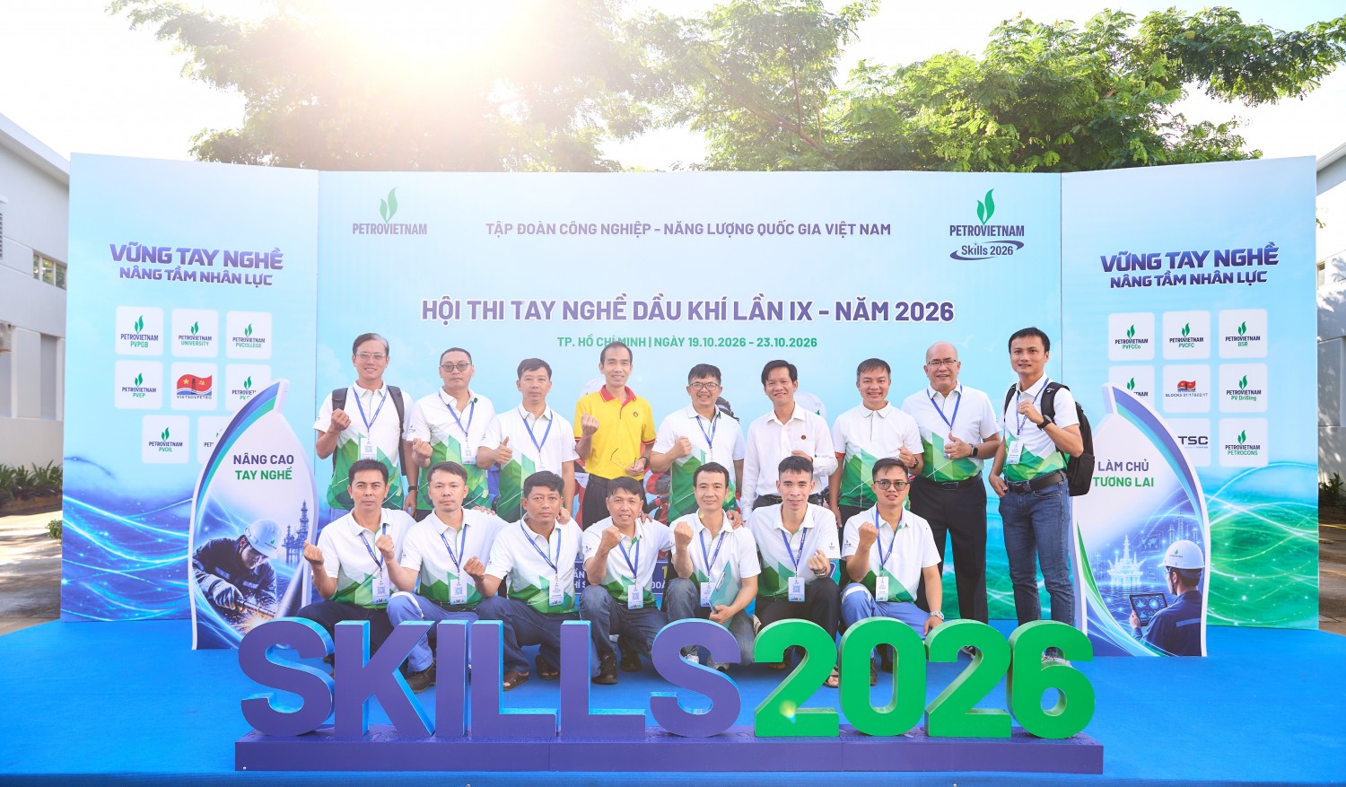 Anh Lê Đình Mão cùng lãnh đạo và đồng nghiệp tại Hội thi tay nghề Dầu khí lần thứ IX - năm 2026 diễn ra tại PVCollege.