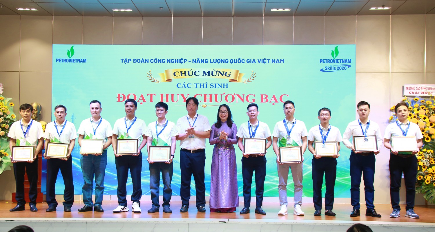Các thí sinh đạt Huy chương Bạc hội thi.