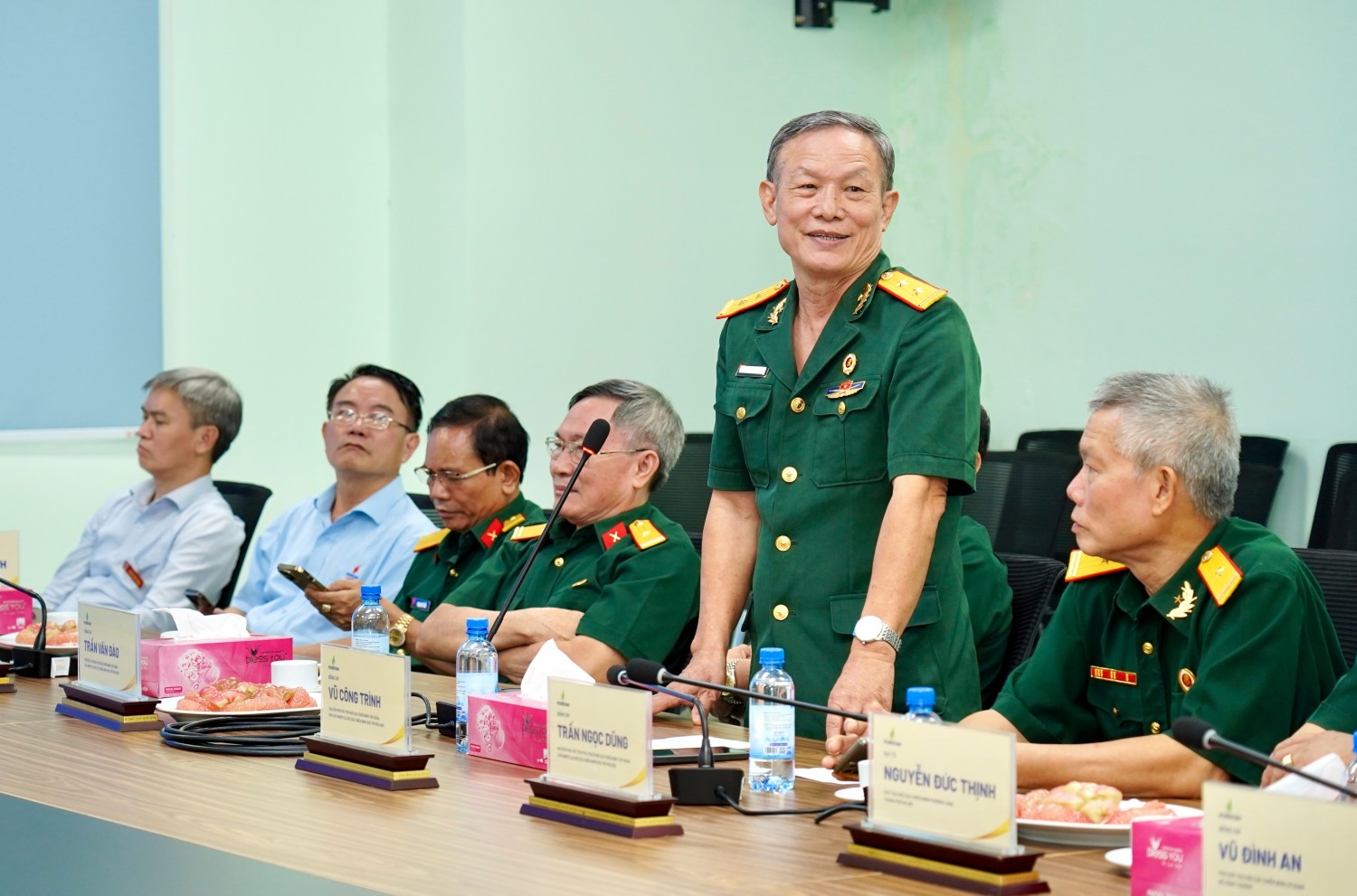 Đồng chí Vũ Công Trình, nguyên Phó Chủ tịch Hội CCB Tập đoàn, Phó Chủ nhiệm Câu lạc bộ CCB Hưu trí phía Nam phát biểu tại chương trình.