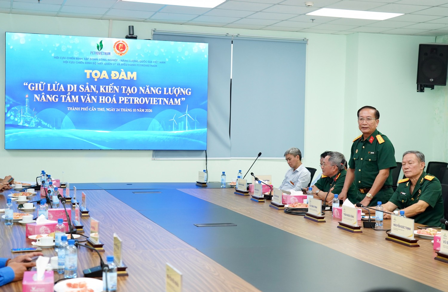 Đồng chí Trần Văn Đào, nguyên Ủy viên Ban Chấp hành Hội CCB Tập đoàn, Chủ nhiệm Câu lạc bộ CCB Hưu trí phía Nam phát biểu tại chương trình.