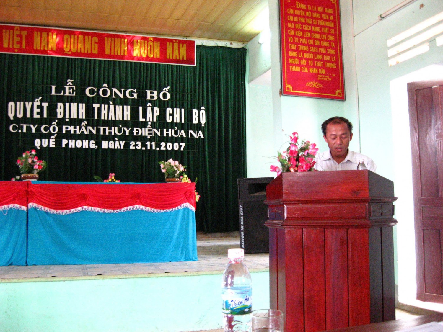 Chi bộ Công ty Cổ phần Thủy điện Hủa Na được thành lập từ cuối năm 2007 với hơn 10 đảng viên, đến nay Đảng bộ Công ty đã chạm mốc 60 đảng viên.
