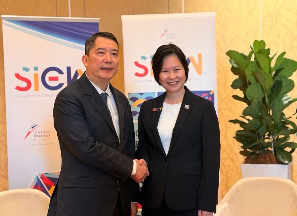 Ông Cao Anh Tuấn – Thứ trưởng Bộ Tài chính cùng lãnh đạo PETROVIETNAM, PTSC gặp gỡ bà Gan Siow Huang – Quốc vụ khanh Bộ Ngoại giao và Bộ Năng lượng, Thương mại và Công nghiệp Singapore, trong khuôn khổ SIEW 2026.