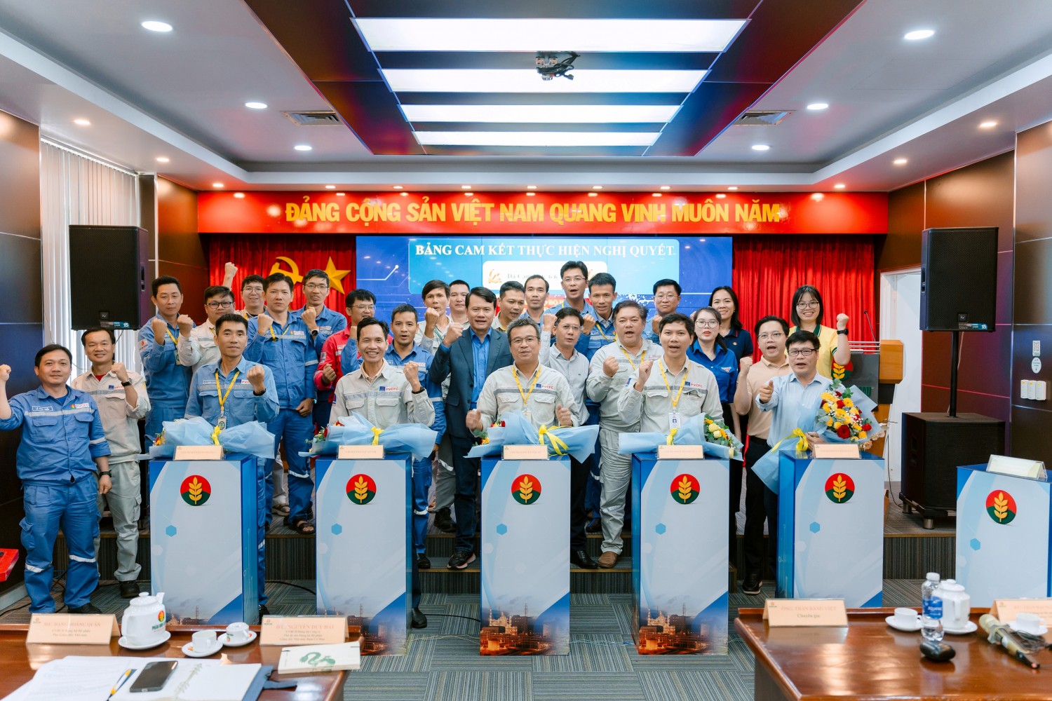 Ban Chấp hành Đảng bộ bộ phận và các chi bộ trực thuộc, Đoàn Thanh niên cam kết triển khai thực hiện các mục tiêu của nghị quyết tại buổi sinh hoạt chuyên đề về đột phá phát triển khoa học công nghệ, đổi mới sáng tạo và chuyển đổi số ngày 24/7/2025.