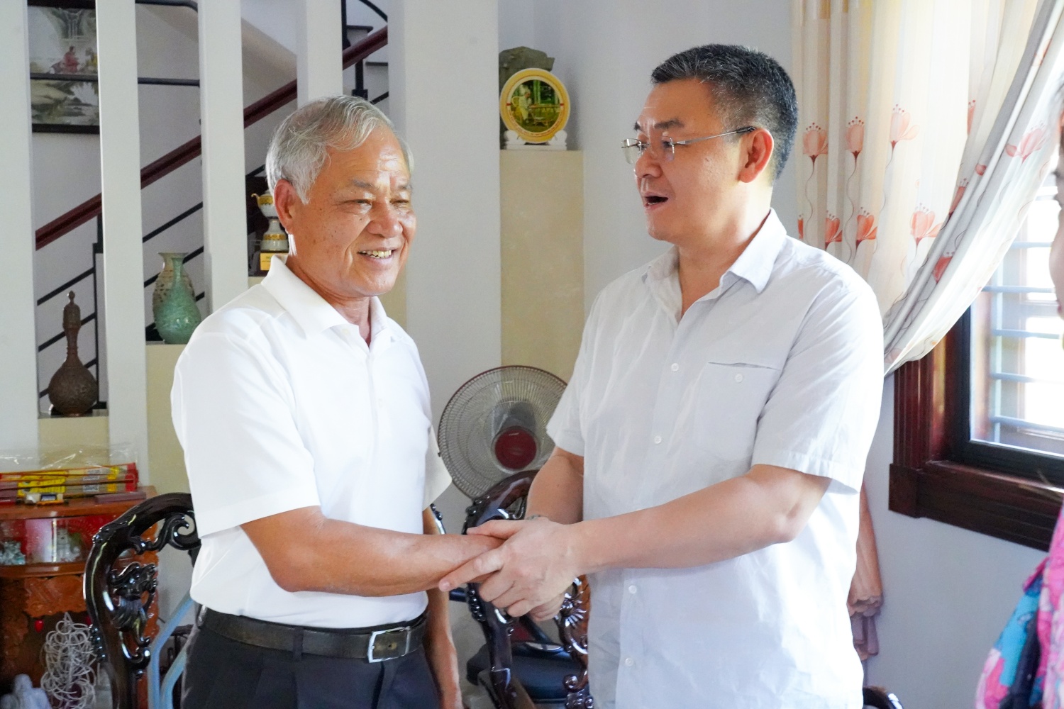 Ông Lê Mạnh Cường - Tổng Giám đốc PETROVIETNAM thăm hỏi nguyên lãnh đạo Tập đoàn