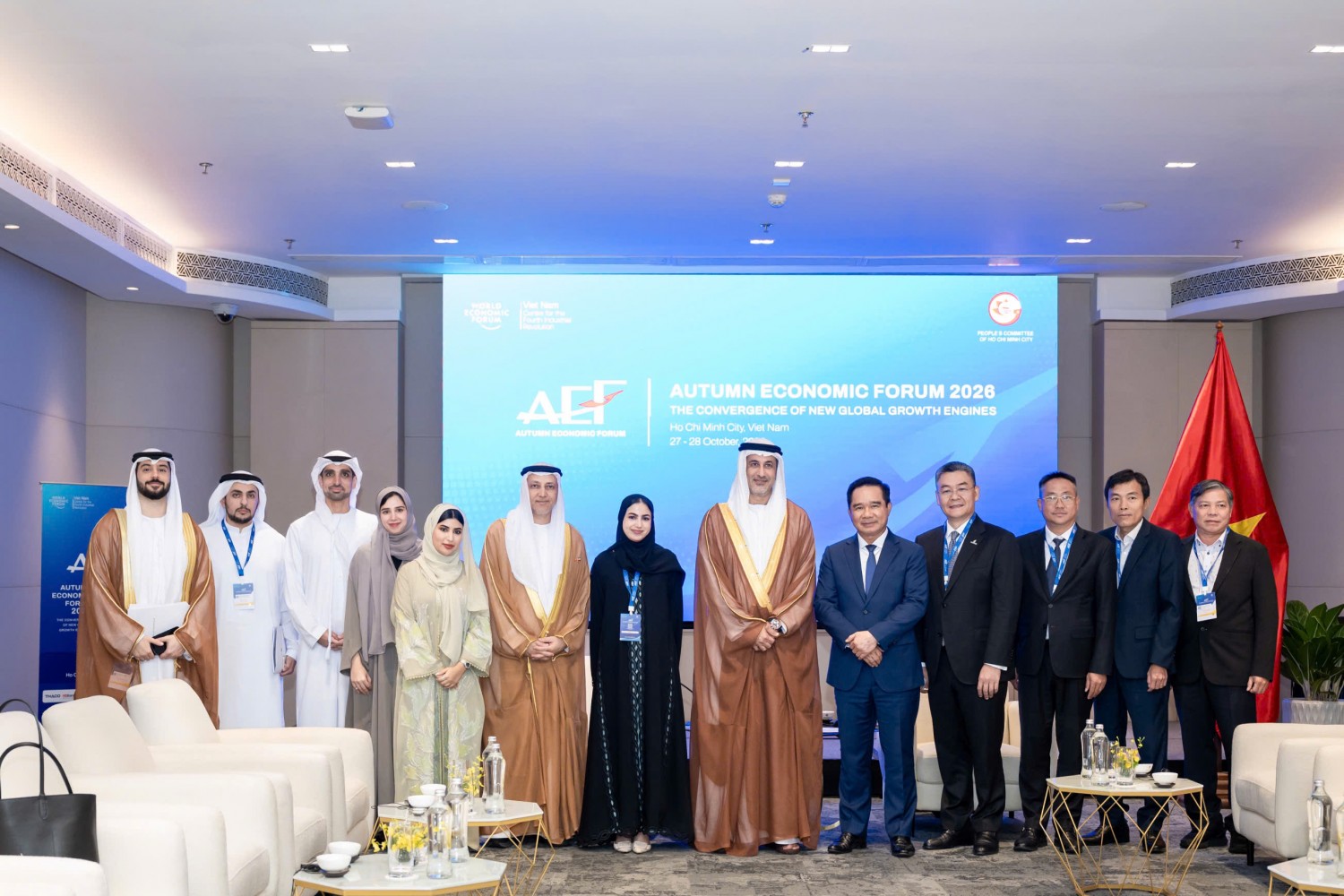 Ông Nguyễn Văn Được – Chủ tịch UBND TP Hồ Chí Minh, Ngài Saeed Al Hajeri – Quốc vụ khanh Bộ Ngoại giao UAE, ông Lê Mạnh Cường – Tổng Giám đốc PETROVIETNAM cùng các đại biểu dự buổi tiếp