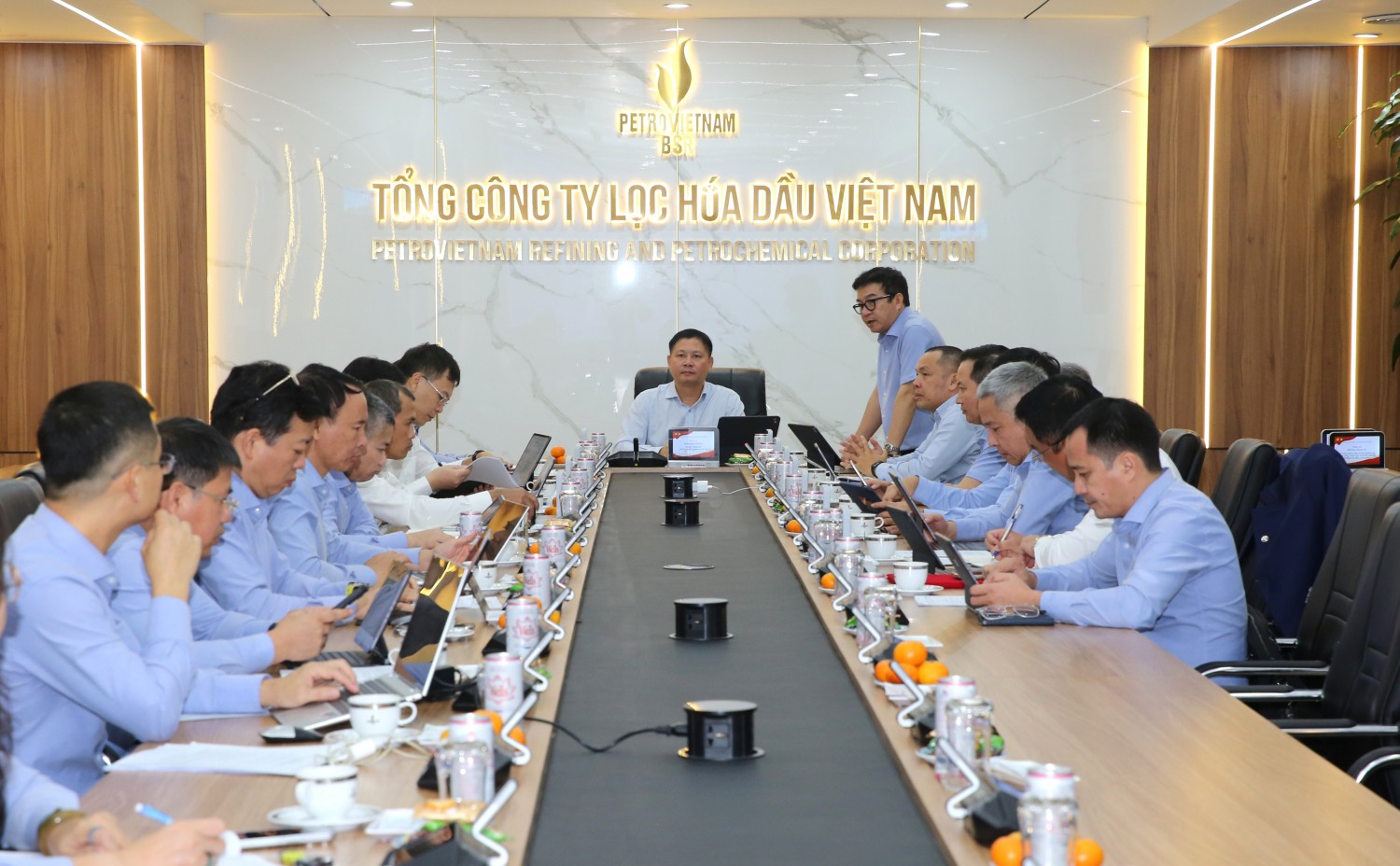 Đồng chí Bùi Ngọc Dương chủ trì Hội nghị BCH Đảng bộ BSR lần thứ 17 mở rộng.