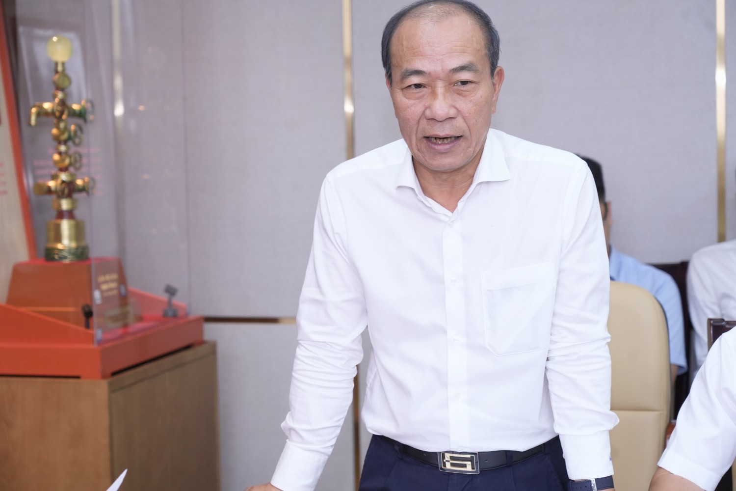 Đồng chí Phạm Quang Dũng, Ủy viên Ban Thường vụ, Chánh Văn phòng Đảng ủy Tập đoàn trình bày báo cáo tại hội nghị.