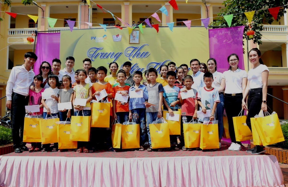 PVcomBank mang yêu thương đến với trẻ em khuyết tật tỉnh Thái Bình”