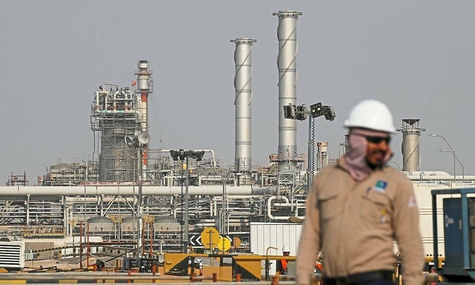 Giá dầu tăng vọt khi OPEC+ chốt thỏa thuận lịch sử”