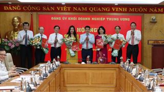 Công bố và trao Quyết định về công tác cán bộ
