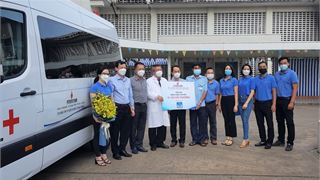 Petrovietnam trao tặng xe cứu thương cho Bệnh viện Chợ Rẫy