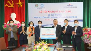 Petrovietnam trao tặng xe cứu thương cho 2 bệnh viện tỉnh Ninh Bình