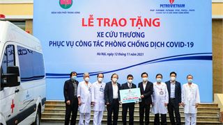 Petrovietnam trao tặng xe cứu thương cho Bệnh viện Phổi Trung ương