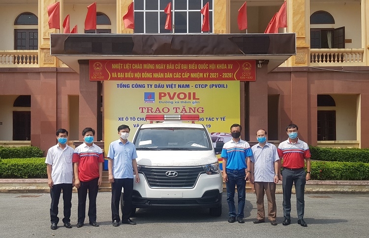 PVOIL tặng xe cứu thương phục vụ công tác phòng chống dịch COVID-19”
