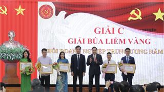 Tham gia Giảm Búa liềm vàng Khối DNTW năm 2021.
