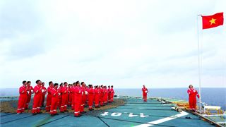 Ca khúc đặc sắc văn hóa Dầu khí: Biển Đông tung bay quốc kỳ