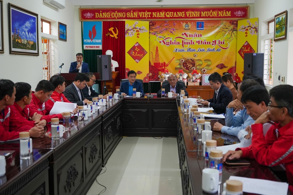 Công đoàn Dầu khí Việt Nam chúc Tết người lao động Công ty CP Thủy điện Hủa Na”