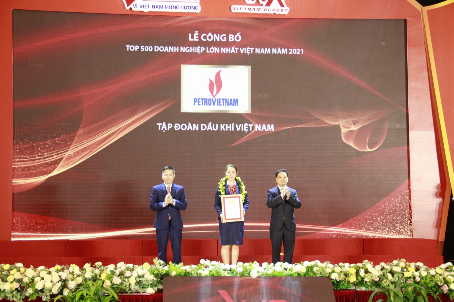 Petrovietnam cùng nhiều doanh nghiệp Dầu khí khẳng định vị thế trong Top 500 doanh nghiệp lớn nhất Việt Nam”