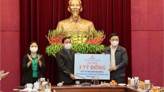 Tập đoàn Dầu khí Việt Nam trao tặng quà Tết cho đồng bào, nhân dân tỉnh Hoà Bình