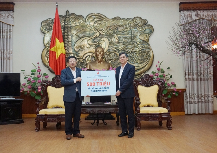 Petrovietnam đồng hành, ủng hộ 600 triệu đồng cho chương trình Tết vì người nghèo của tỉnh Nam Định”