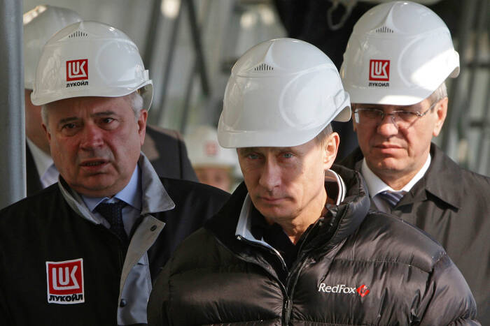 Cú sập khó tránh khỏi của ngành công nghiệp dầu mỏ Nga”