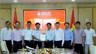Petrovietnam và PV GAS ủng hộ cán bộ chiến sỹ hải quân 600 triệu đồng