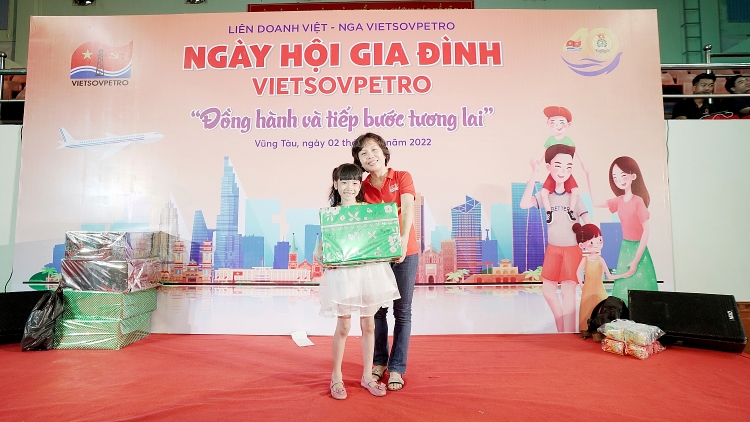Ngày hội Gia đình Vietsovpetro 2022 với chủ đề “ Đồng hành và Tiếp bước tương lai” Ngày hội Gia đình Vietsovpetro 2022: “Đồng hành và tiếp bước tương lai”