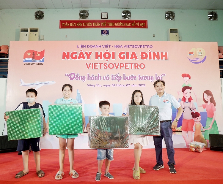 Ngày hội Gia đình Vietsovpetro 2022 với chủ đề “ Đồng hành và Tiếp bước tương lai” Ngày hội Gia đình Vietsovpetro 2022: “Đồng hành và tiếp bước tương lai”