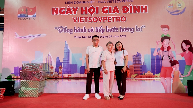 Ngày hội Gia đình Vietsovpetro 2022 với chủ đề “ Đồng hành và Tiếp bước tương lai” Ngày hội Gia đình Vietsovpetro 2022: “Đồng hành và tiếp bước tương lai”