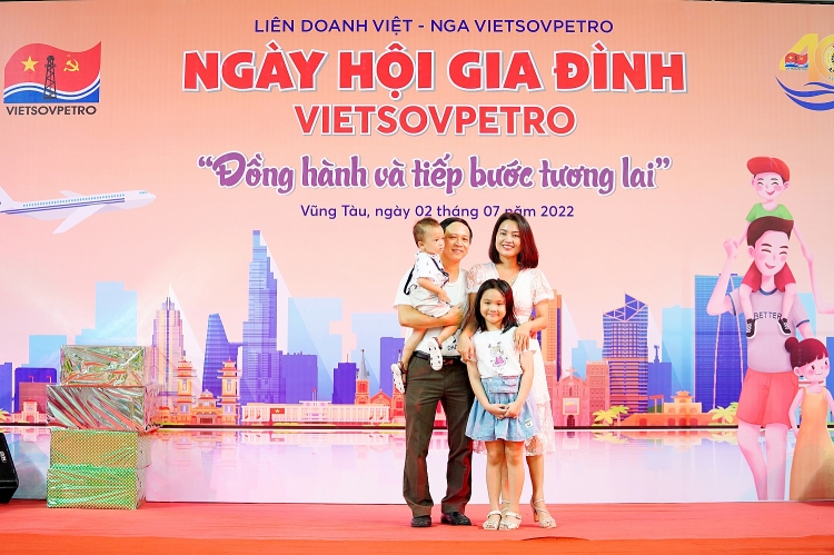 Ngày hội Gia đình Vietsovpetro 2022 với chủ đề “ Đồng hành và Tiếp bước tương lai” Ngày hội Gia đình Vietsovpetro 2022: “Đồng hành và tiếp bước tương lai”