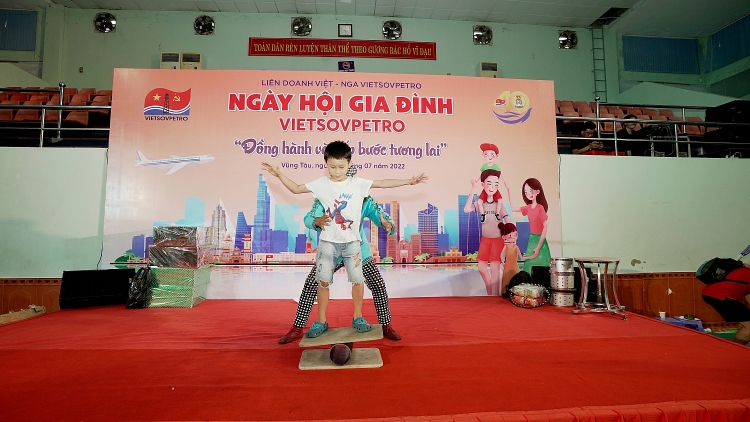 Ngày hội Gia đình Vietsovpetro 2022 với chủ đề “ Đồng hành và Tiếp bước tương lai” Ngày hội Gia đình Vietsovpetro 2022: “Đồng hành và tiếp bước tương lai”