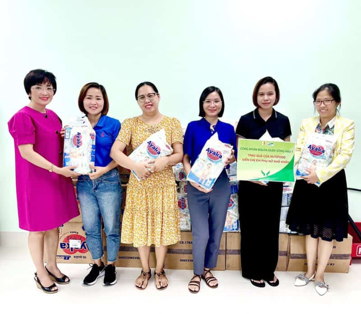 Công đoàn Dầu khí Việt Nam trao hỗ trợ nữ CBCNV khó khăn Công đoàn Dầu khí Việt Nam trao hỗ trợ nữ CBCNV khó khăn